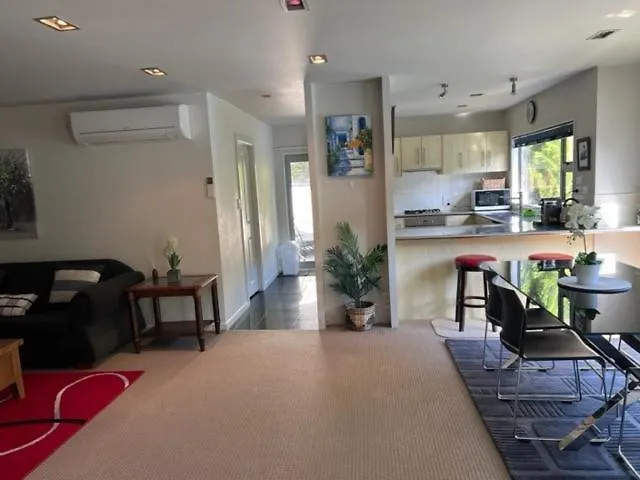 Vakantiehuis Villa Sebastian - Large Modern Home Wellington Nieuw-Zeeland