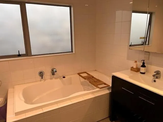 Vakantiehuis Villa Sebastian - Large Modern Home Wellington